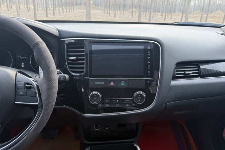 Used Mitsubishi Outlander 2021 2.4L 4x4 Zhi Xiang Edition 7 Seats Interior 5
