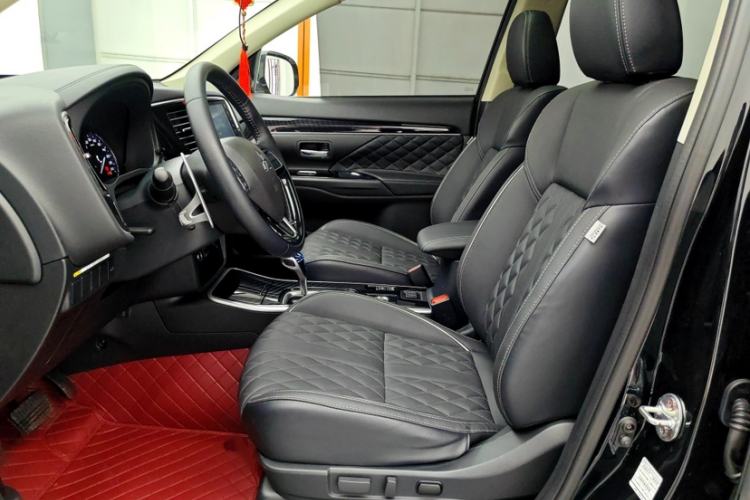 Used Mitsubishi Outlander 2021 2.4L 4x4 Zhi Xiang Edition 7 Seats Interior 5