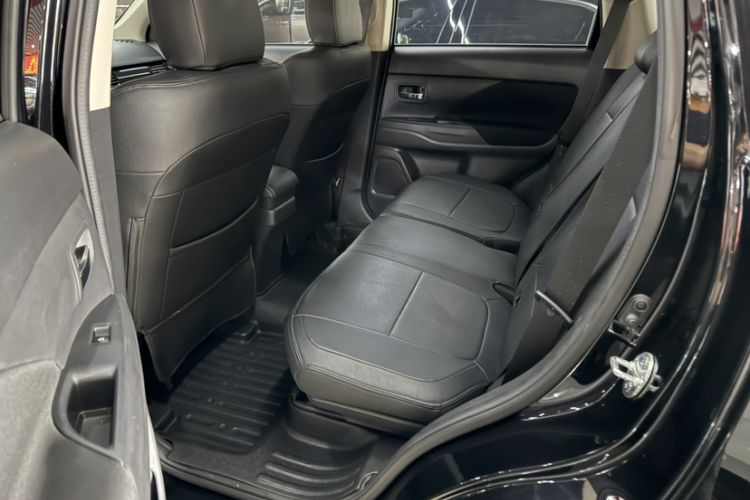 Used Mitsubishi Outlander 2021 2.0L Two-Wheel Drive Comfort Edition 5 Seats Interior 5
