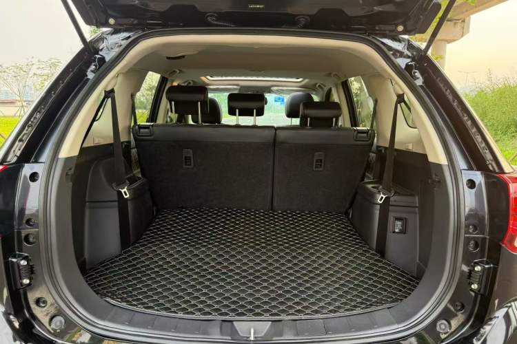 Used Mitsubishi Outlander 2021 Revised Version 2.0L Two-Wheel Drive Comfort Edition 7 Seats Interior 5