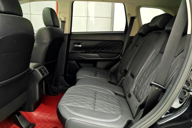 Used Mitsubishi Outlander 2021 2.4L 4x4 Zhi Xiang Edition 7 Seats Interior 6