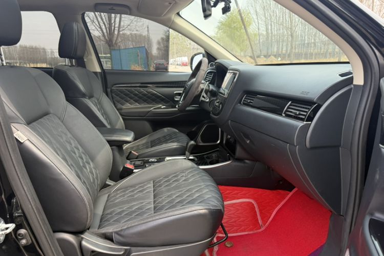 Used Mitsubishi Outlander 2021 2.4L 4x4 Zhi Xiang Edition 7 Seats Interior 7