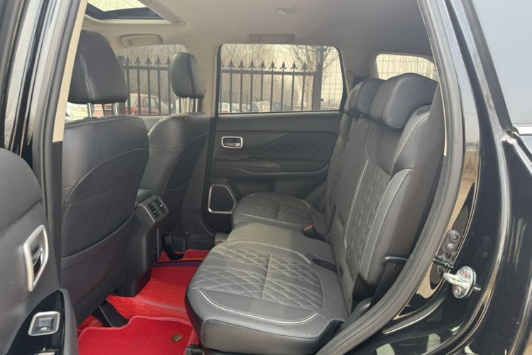Used Mitsubishi Outlander 2021 2.4L 4x4 Zhi Xiang Edition 7 Seats Interior 9