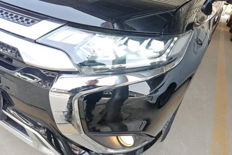 Used Mitsubishi Outlander 2021 2.4L 4x4 Zhi Xiang Edition 7 Seats Left Front Headlight