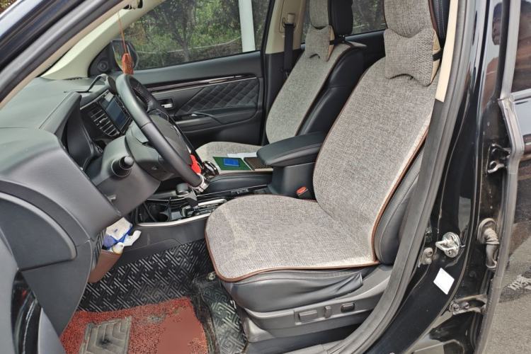 Used Mitsubishi Outlander 2021 2.0L Two-Wheel Drive Comfort Edition 7 Seats Left Front Seat