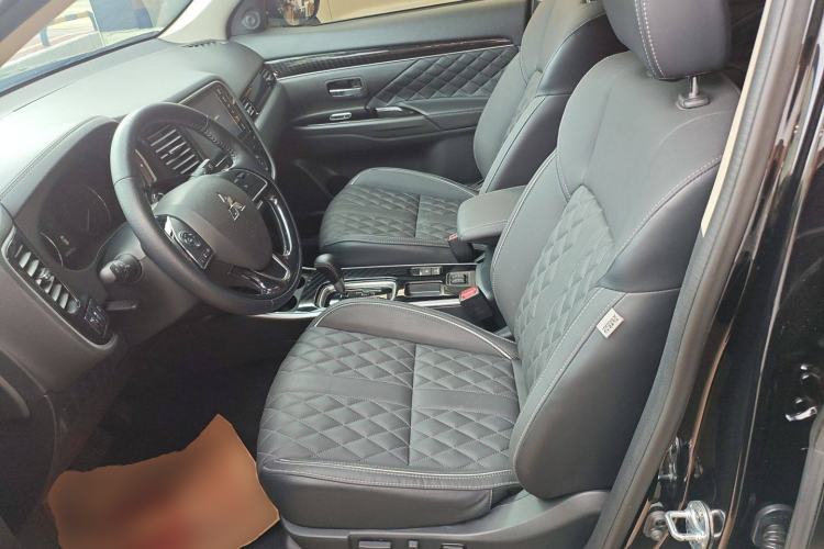 Used Mitsubishi Outlander 2021 Revised Version 2.0L Two-Wheel Drive Comfort Edition 7 Seats Left Front Seat