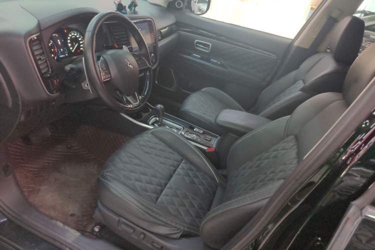 Used Mitsubishi Outlander 2021 2.4L 4x4 Zhi Xiang Edition 7 Seats Left Front Seat