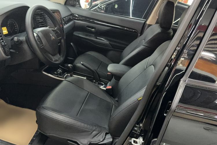 Used Mitsubishi Outlander 2021 2.0L Two-Wheel Drive Comfort Edition 5 Seats Left Front Seat