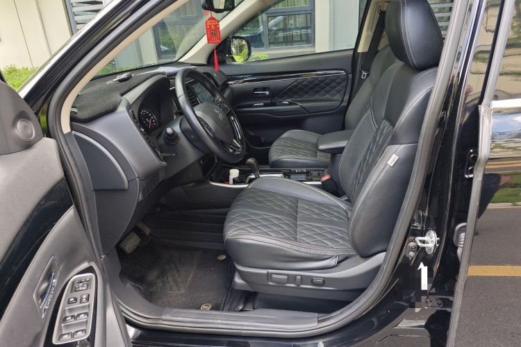 Used Mitsubishi Outlander 2021 2.0L Two-Wheel Drive Comfort Edition 5 Seats Left Front Seat