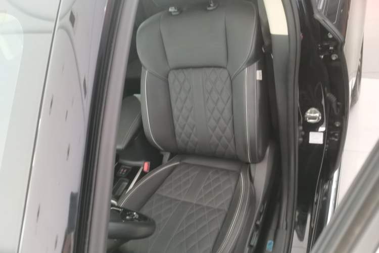 Used Mitsubishi Outlander 2021 2.0L Two-Wheel Drive Comfort Edition 7 Seats Left Front Seat