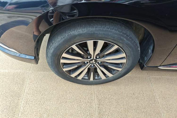 Used Mitsubishi Outlander 2021 Revised Version 2.0L Two-Wheel Drive Comfort Edition 7 Seats Left Front Wheel Hub