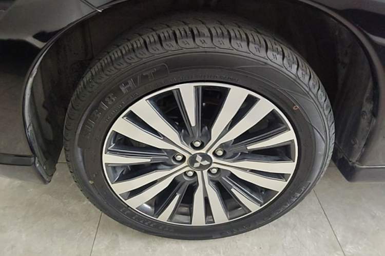 Used Mitsubishi Outlander 2021 2.0L Two-Wheel Drive Comfort Edition 5 Seats Left Front Wheel Hub