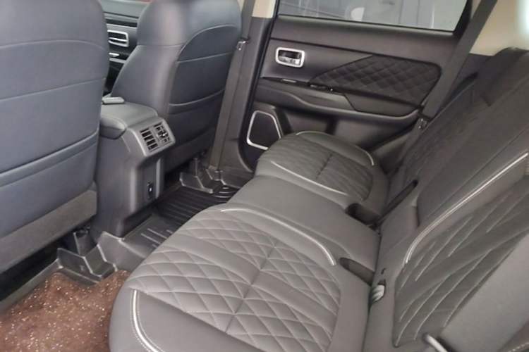 Used Mitsubishi Outlander 2021 2.0L Two-Wheel Drive Comfort Edition 5 Seats Left Rear Seat