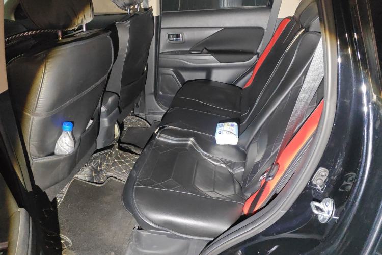 Used Mitsubishi Outlander 2021 Revised Version 2.0L Two-Wheel Drive Comfort Edition 5 Seats Left Rear Seat