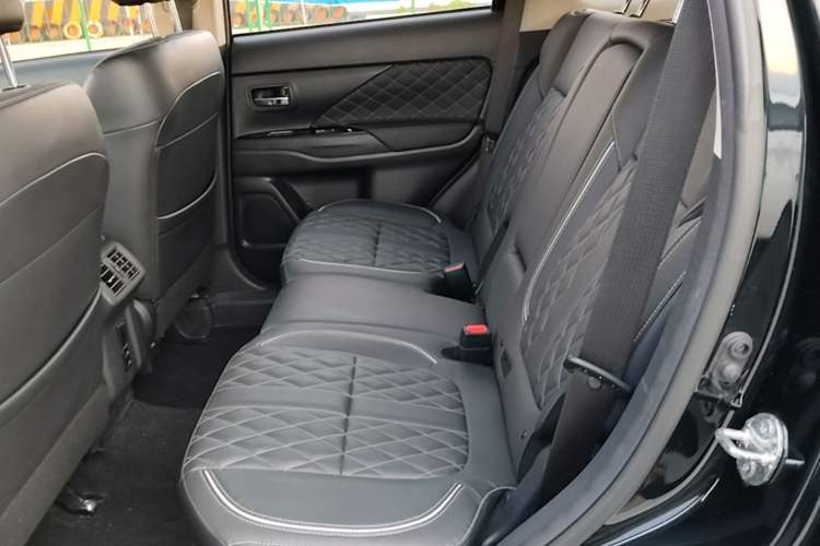 Used Mitsubishi Outlander 2021 2.0L Two-Wheel Drive Comfort Edition 5 Seats Left Rear Seat