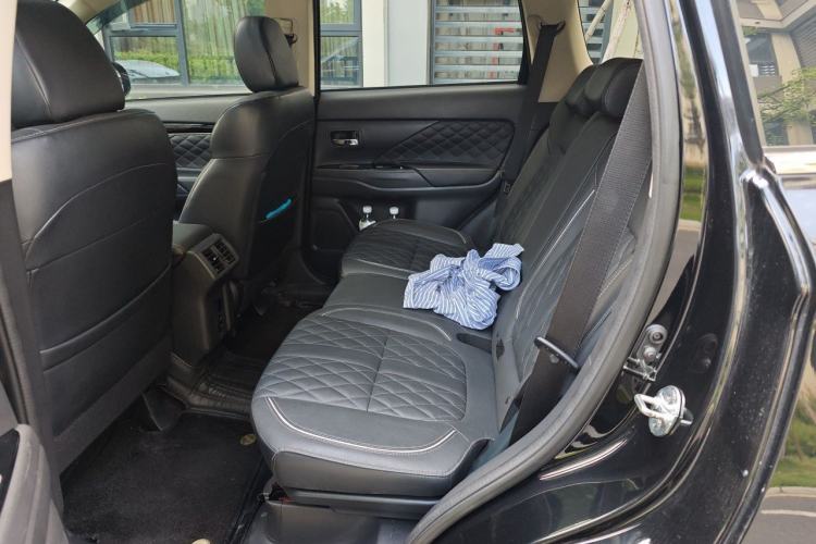 Used Mitsubishi Outlander 2021 2.0L Two-Wheel Drive Comfort Edition 5 Seats Left Rear Seat