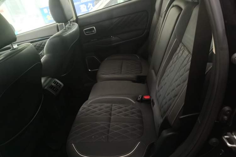 Used Mitsubishi Outlander 2021 2.0L Two-Wheel Drive Comfort Edition 7 Seats Left Rear Seat