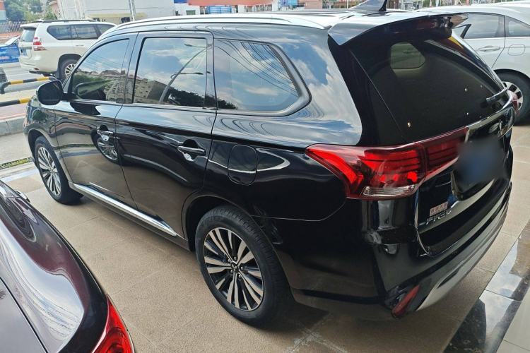 Used Mitsubishi Outlander 2021 Revised Version 2.0L Two-Wheel Drive Comfort Edition 7 Seats Left Side