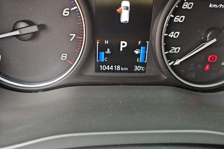 Used Mitsubishi Outlander 2021 2.0L Two-Wheel Drive Comfort Edition 7 Seats Odometer Close Up