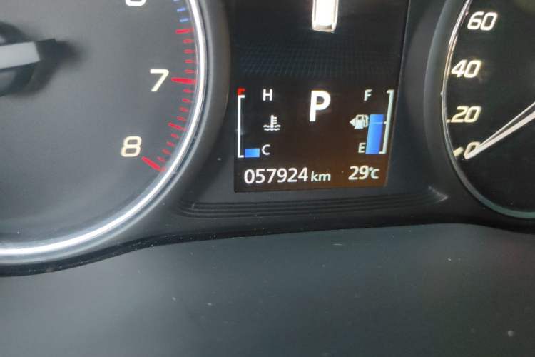 Used Mitsubishi Outlander 2021 2.0L Two-Wheel Drive Comfort Edition 7 Seats Odometer Close Up
