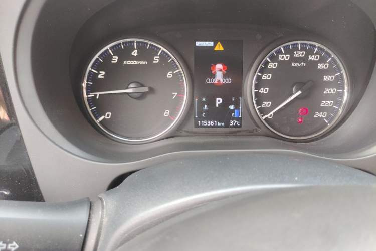 Used Mitsubishi Outlander 2021 2.4L 4x4 Comfort Edition 5 Seats Odometer Close Up