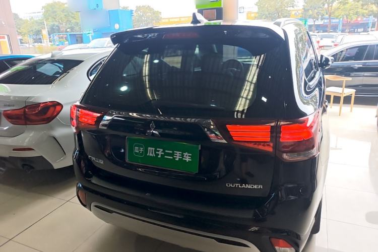 Used Mitsubishi Outlander 2021 Revised Version 2.0L Two-Wheel Drive Enjoyment Edition 5 Seats Rear