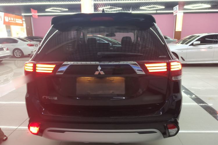 Used Mitsubishi Outlander 2021 2.4L 4x4 Zhi Xiang Edition 7 Seats Rear