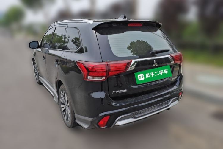 Used Mitsubishi Outlander 2021 2.0L Two-Wheel Drive Comfort Edition 7 Seats Rear Left 45 Deg