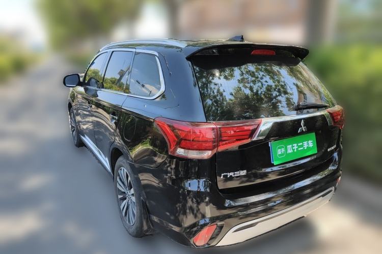 Used Mitsubishi Outlander 2021 2.0L Two-Wheel Drive Comfort Edition 7 Seats Rear Left 45 Deg