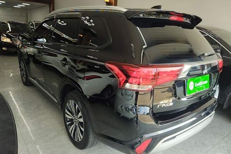 Used Mitsubishi Outlander 2021 2.0L Two-Wheel Drive Comfort Edition 5 Seats Rear Left 45 Deg