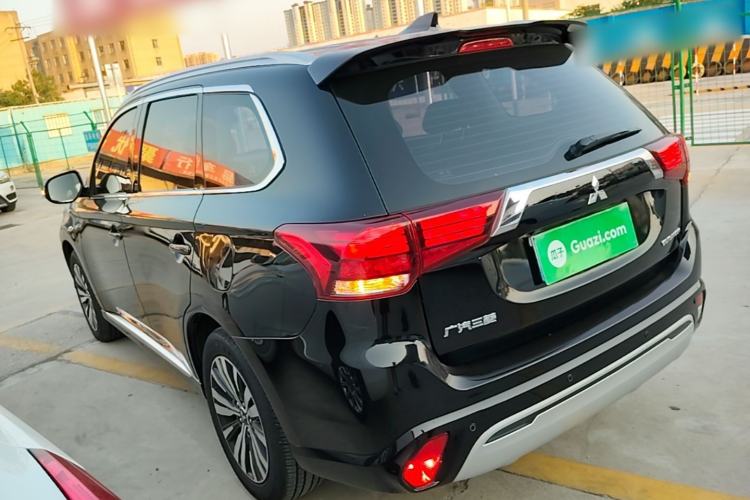 Used Mitsubishi Outlander 2021 2.0L Two-Wheel Drive Comfort Edition 5 Seats Rear Left 45 Deg