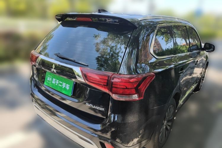 Used Mitsubishi Outlander 2021 2.0L Two-Wheel Drive Comfort Edition 7 Seats Rear Right 45 Deg