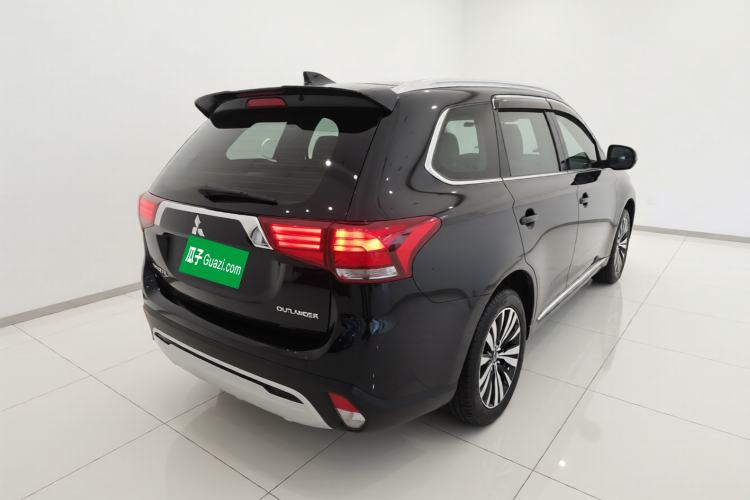 Used Mitsubishi Outlander 2021 2.0L Two-Wheel Drive Comfort Edition 7 Seats Rear Right 45 Deg