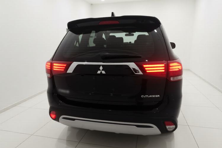 Used Mitsubishi Outlander 2021 2.0L Two-Wheel Drive Comfort Edition 7 Seats Rear