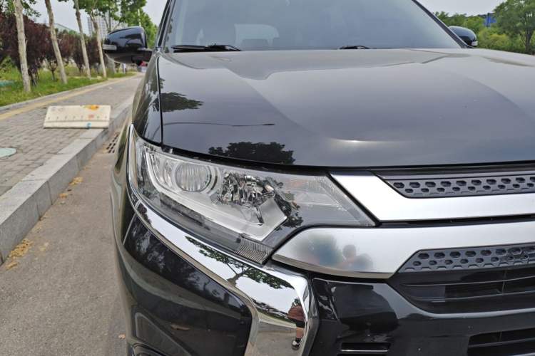 Used Mitsubishi Outlander 2021 2.0L Two-Wheel Drive Comfort Edition 7 Seats Right Front Headlight