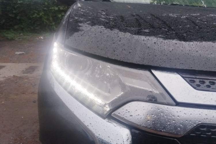 Used Mitsubishi Outlander 2021 2.0L Two-Wheel Drive Comfort Edition 5 Seats Right Front Headlight