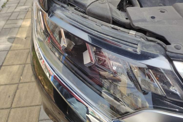 Used Mitsubishi Outlander 2021 2.4L 4x4 Comfort Edition 5 Seats Right Front Headlight