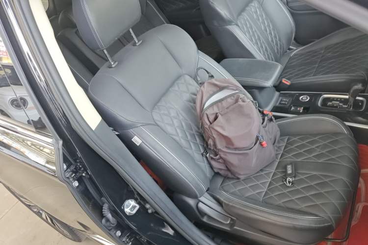 Used Mitsubishi Outlander 2021 2.4L 4x4 Zhi Xiang Edition 7 Seats Right Front Seat