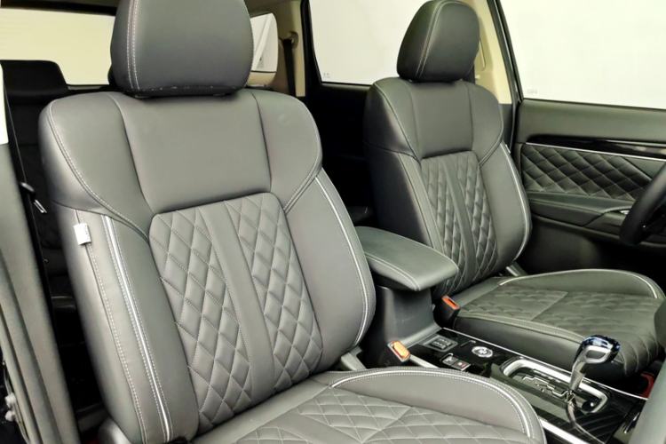 Used Mitsubishi Outlander 2021 2.4L 4x4 Zhi Xiang Edition 7 Seats Right Front Seat