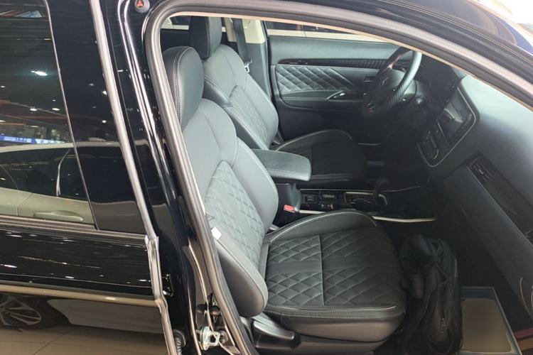 Used Mitsubishi Outlander 2021 Revised Version 2.0L Two-Wheel Drive Enjoyment Edition 5 Seats Right Front Seat