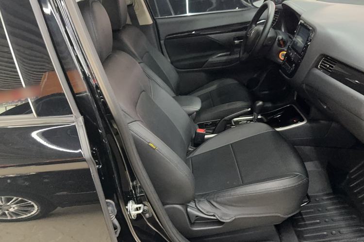 Used Mitsubishi Outlander 2021 2.0L Two-Wheel Drive Comfort Edition 5 Seats Right Front Seat
