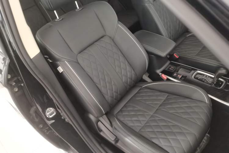Used Mitsubishi Outlander 2021 2.0L Two-Wheel Drive Comfort Edition 7 Seats Right Front Seat
