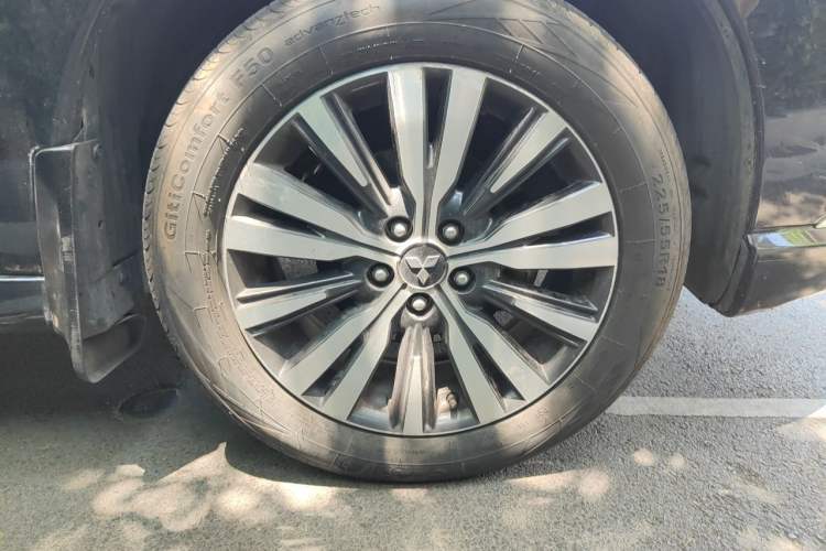 Used Mitsubishi Outlander 2021 2.0L Two-Wheel Drive Comfort Edition 7 Seats Right Front Wheel Hub