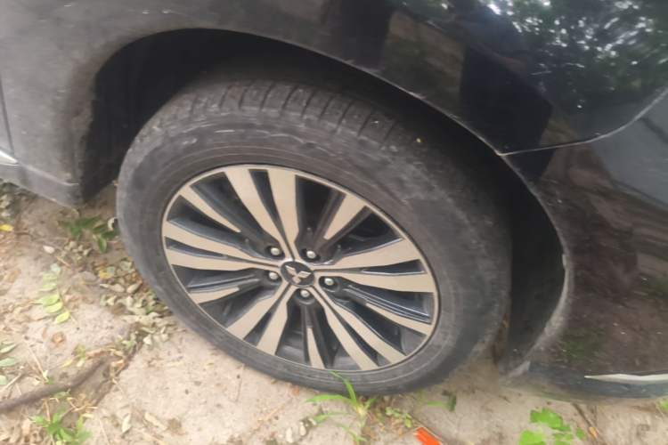 Used Mitsubishi Outlander 2021 Revised Version 2.0L Two-Wheel Drive Comfort Edition 5 Seats Right Front Wheel Hub