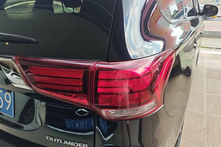 Used Mitsubishi Outlander 2021 Revised Version 2.0L Two-Wheel Drive Comfort Edition 7 Seats Right Rear Taillight