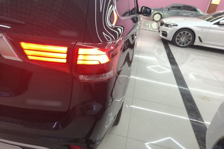 Used Mitsubishi Outlander 2021 2.4L 4x4 Zhi Xiang Edition 7 Seats Right Rear Taillight