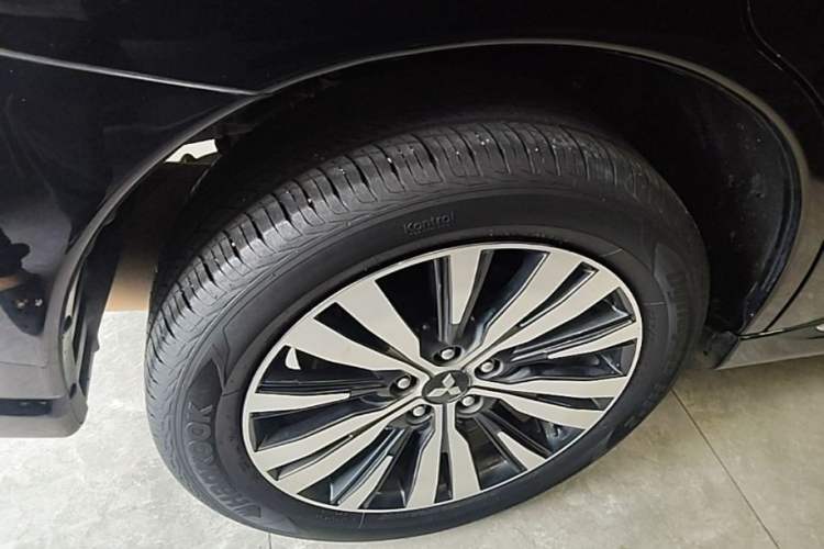 Used Mitsubishi Outlander 2021 2.0L Two-Wheel Drive Comfort Edition 5 Seats Right Rear Wheel Hub