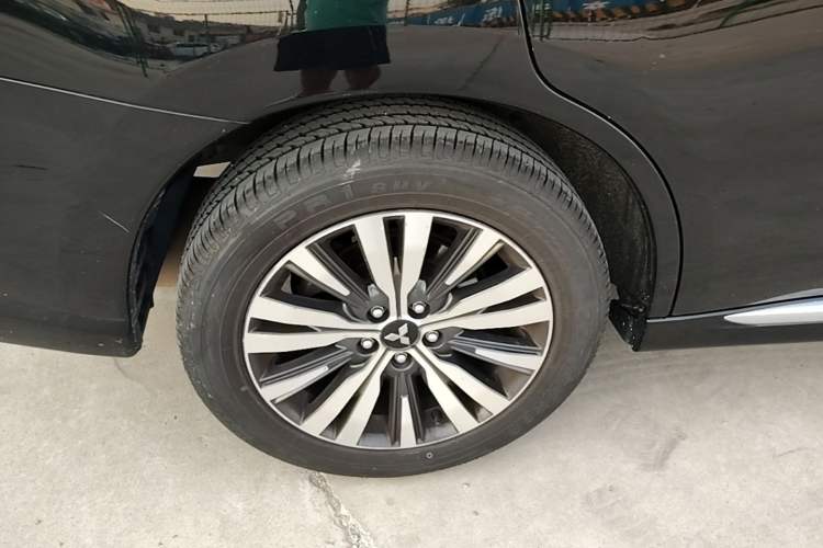 Used Mitsubishi Outlander 2021 2.0L Two-Wheel Drive Comfort Edition 5 Seats Right Rear Wheel Hub