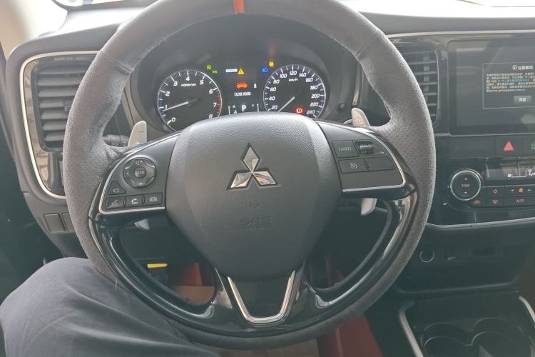 Used Mitsubishi Outlander 2021 2.4L 4x4 Zhi Xiang Edition 7 Seats Steering Wheel