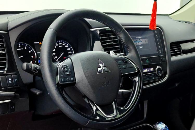 Used Mitsubishi Outlander 2021 2.4L 4x4 Zhi Xiang Edition 7 Seats Steering Wheel
